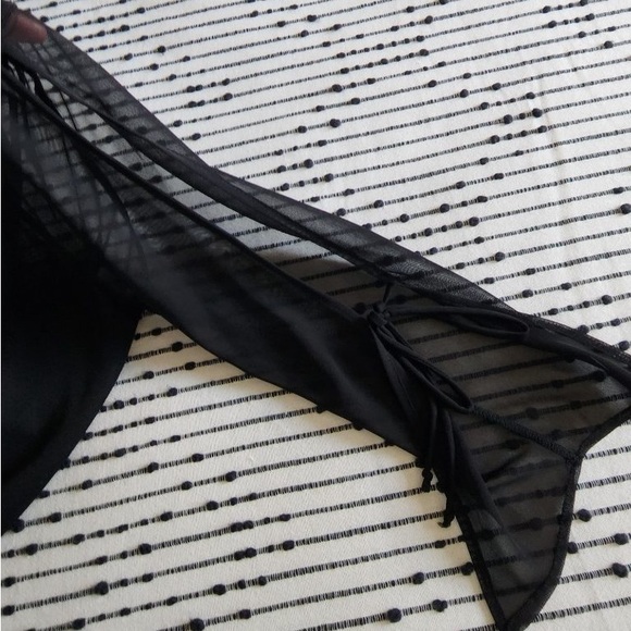 Sheer top with split sleeves - Picture 3 of 3